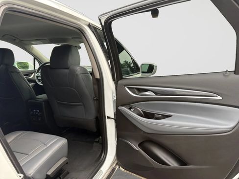 Used 2020 Buick Enclave Essence w/ Sound and Sites Package AWD/4WD image 18