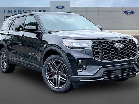 New 2026 Ford Explorer ST-Line w/ ST-Line Street Pack AWD/4WD image 2