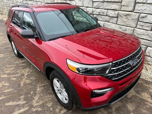 Used 2024 Ford Explorer XLT w/ Equipment Group 202A image 7