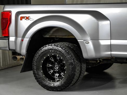 Used 2021 Ford F350 XLT w/ XLT Premium Package AWD/4WD image 6