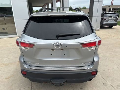 Used 2016 Toyota Highlander XLE AWD/4WD image 6