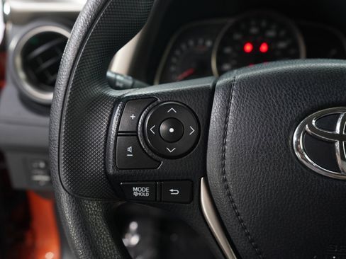 Used 2015 Toyota RAV4 LE image 18