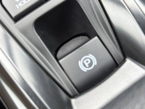 Used 2025 Toyota Camry SE image 29