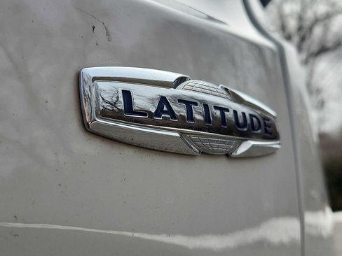 Certified 2022 Jeep Renegade Latitude w/ Sun/Sound Group image 29