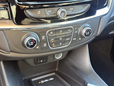 Used 2023 Chevrolet Traverse LT AWD/4WD image 27