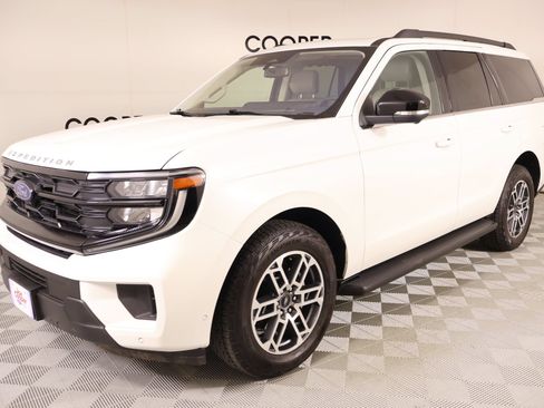 Used 2025 Ford Expedition Active AWD/4WD image 13
