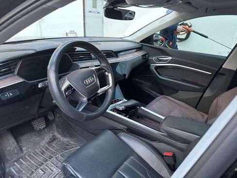 Used 2019 Audi e-tron Prestige w/ Prestige Package image 5