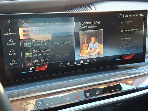 Used 2025 BMW 740i xDrive w/ Premium Package image 18