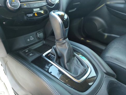 Used 2020 Nissan Rogue SL w/ Premium Package image 26