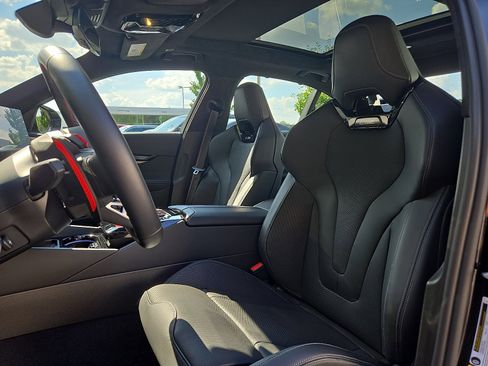 Used 2025 BMW M5 w/ Executive Package image 14