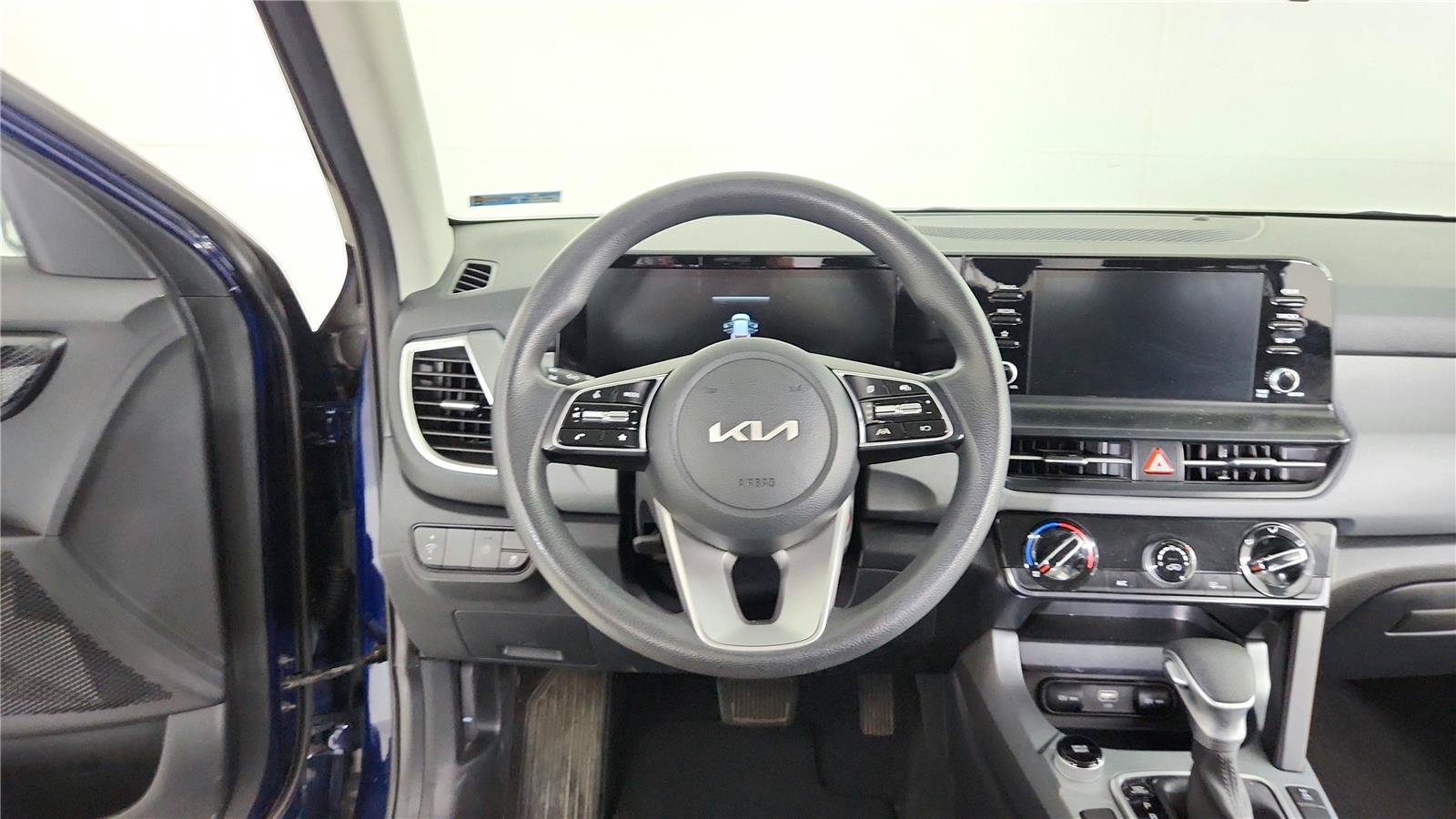 Used 2025 Kia Seltos LX AWD/4WD image 19