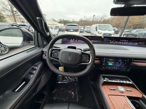 New 2025 Lincoln Navigator L Black Label image 9