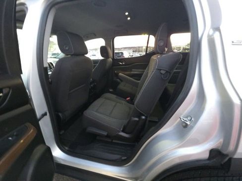 Used 2018 GMC Acadia SLE image 21