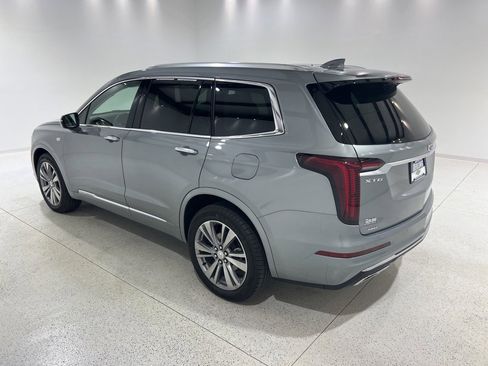 Used 2025 Cadillac XT6 Premium Luxury image 3