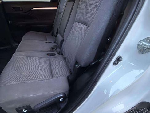 Used 2019 Toyota Highlander LE image 24