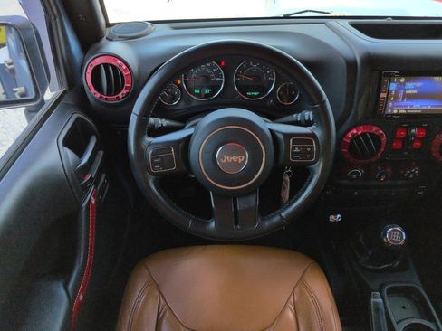 Used 2017 Jeep Wrangler Unlimited Rubicon AWD/4WD image 16