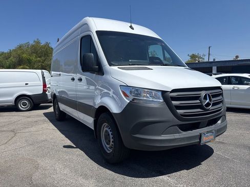 Used 2025 Mercedes-Benz Sprinter 2500 image 3