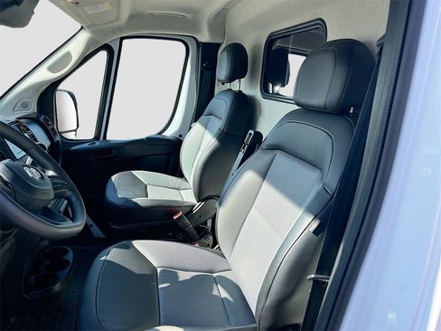 Used 2024 RAM ProMaster 2500 w/ Convenience Group image 18