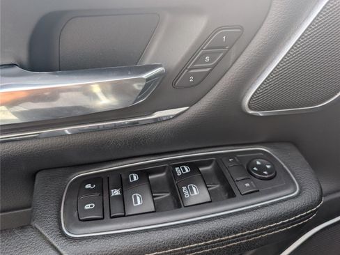 Used 2019 RAM 1500 Laramie AWD/4WD image 22