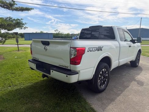 Used 2018 Nissan Titan PRO-4X AWD/4WD image 5