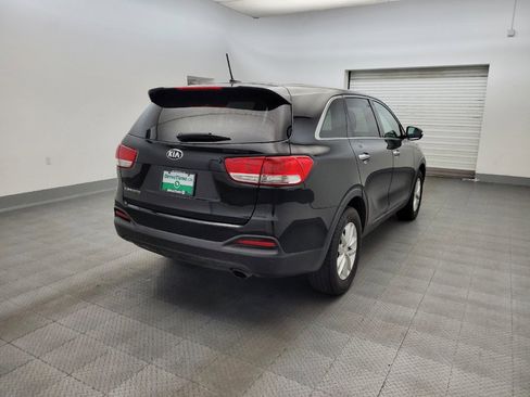 Used 2017 Kia Sorento L FWD image 9