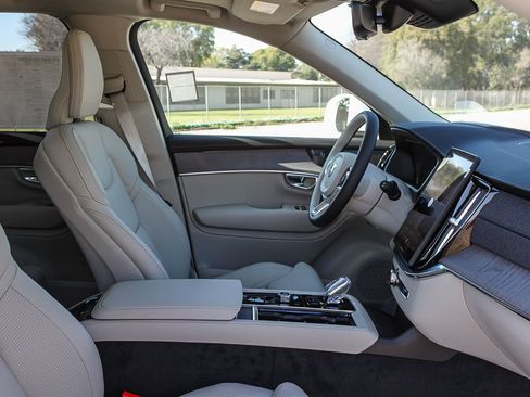 New 2026 Volvo XC90 T8 Ultra w/ Protection Package AWD/4WD image 19