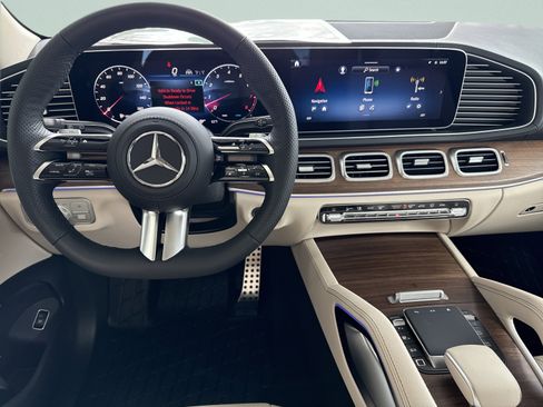 Used 2026 Mercedes-Benz GLS 450 4MATIC image 41