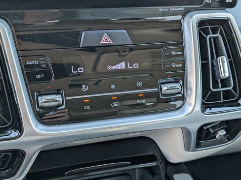 Used 2022 Kia Sorento SX image 30