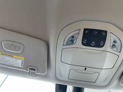 Used 2021 Chrysler Pacifica Touring-L FWD image 20