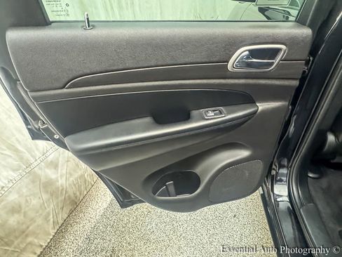 Used 2018 Jeep Grand Cherokee Altitude image 21