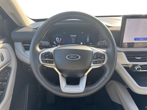 Used 2025 Ford Explorer Active w/ Active Comfort Package image 12
