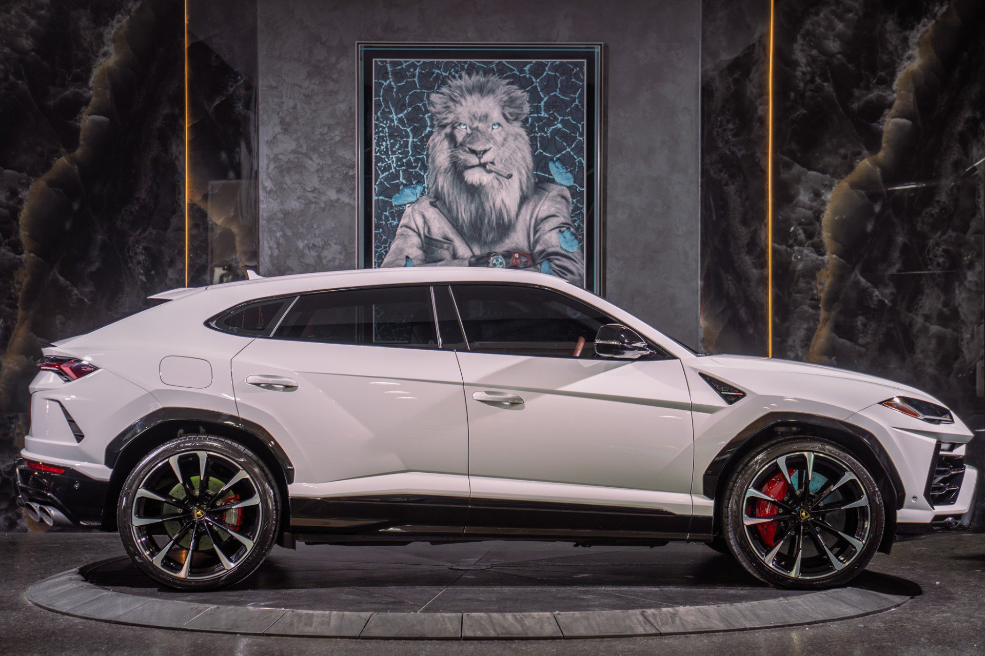 Used 2022 Lamborghini Urus AWD/4WD image 7