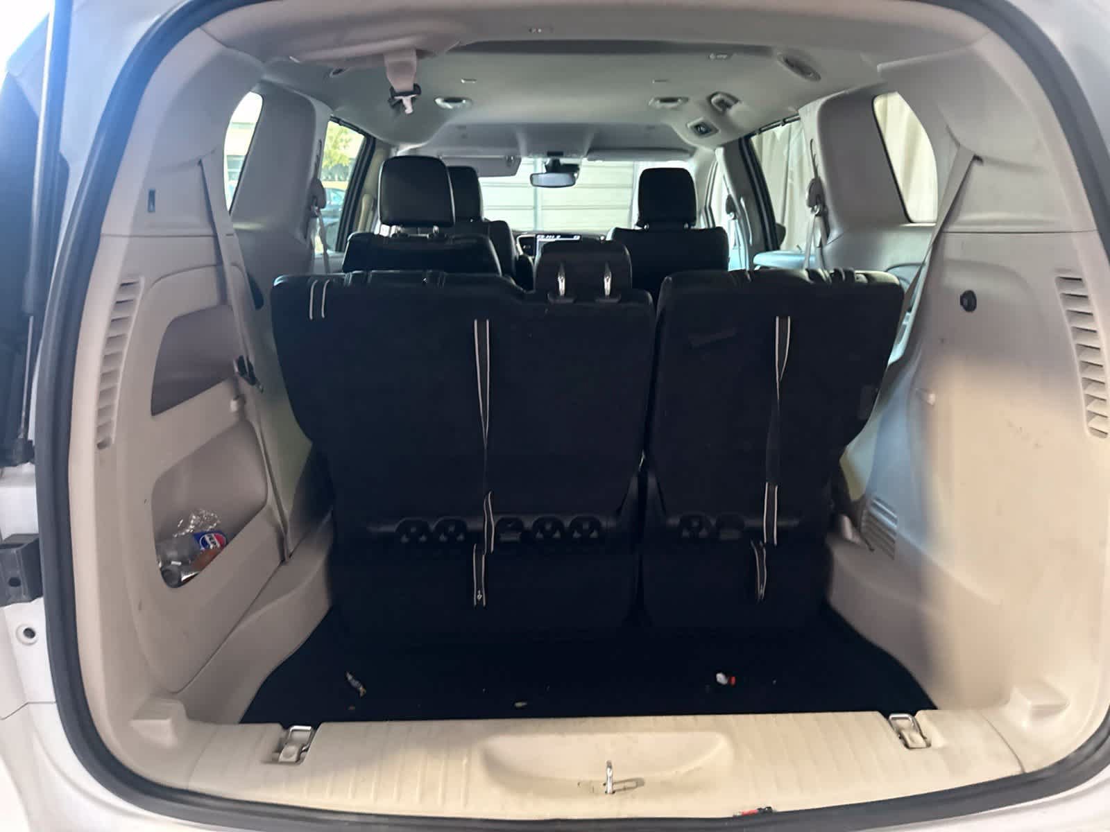 Used 2023 Chrysler Pacifica Touring-L FWD image 15
