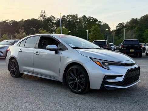 Used 2025 Toyota Corolla SE image 4