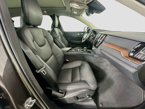 Used 2023 Volvo XC60 B5 Plus w/ Protection Package Premier FWD image 32