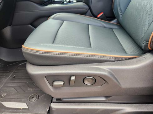 New 2026 GMC Yukon AT4 w/ AT4 Premium Plus Package AWD/4WD image 8