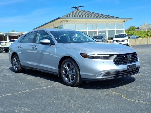 Used 2025 Honda Accord EX-L image 2