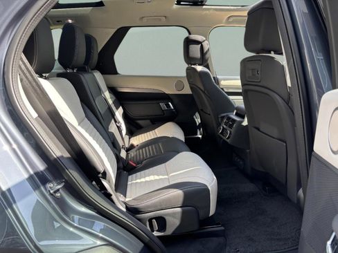 Certified 2025 Land Rover Discovery Dynamic SE image 14