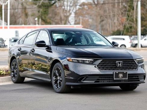 Used 2025 Honda Accord SE image 19