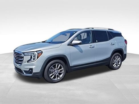 Used 2022 GMC Terrain SLT w/ Infotainment Package II AWD/4WD image 5