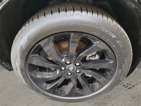 New 2025 Land Rover Discovery Sport Dynamic SE image 11