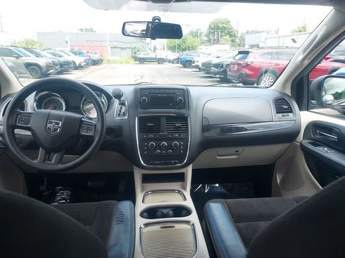Used 2015 Dodge Grand Caravan SXT FWD image 9