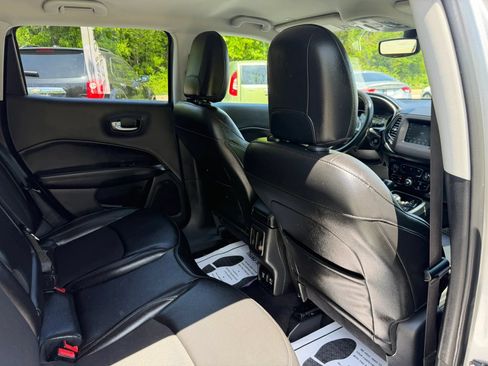 Used 2019 Jeep Compass Latitude w/ Popular Equipment Group AWD/4WD image 20