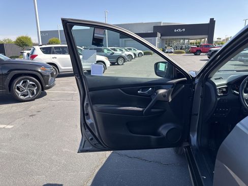Used 2019 Nissan Rogue SL w/ Premium Package FWD image 13