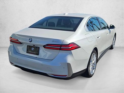 Used 2024 BMW 530i w/ Convenience Package RWD image 5