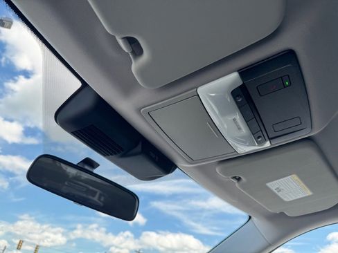 Used 2022 Mitsubishi Outlander SE image 25