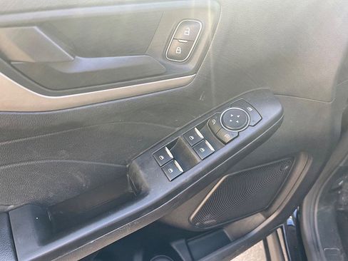 Used 2022 Ford Escape SE image 10