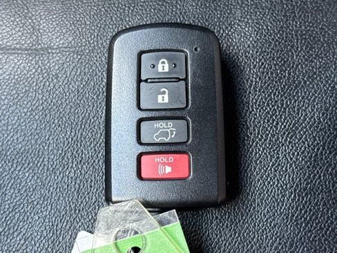 Used 2014 Toyota Highlander XLE FWD image 28