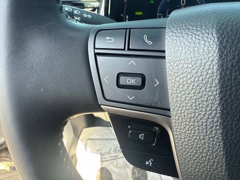 Used 2025 Toyota Camry SE w/ Multimedia Upgrade Package image 25