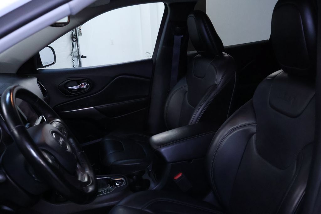 Used 2021 Jeep Cherokee Limited w/ Elite Package AWD/4WD image 16